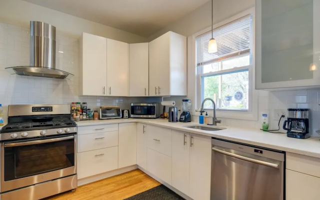 Washington, DC Townhome w/ Deck + Gas Grill