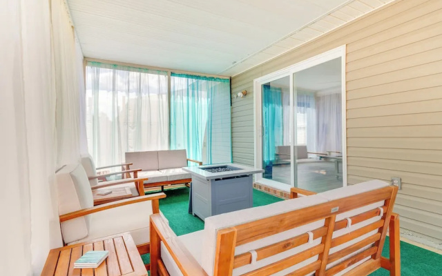 Fenced & Private Backyard: Navarre Retreat