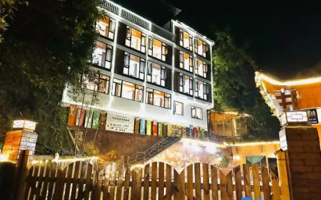 ASTRIA | Moruo Qixin Mountain House (Zhangjiajie National Forest Park West Gate)