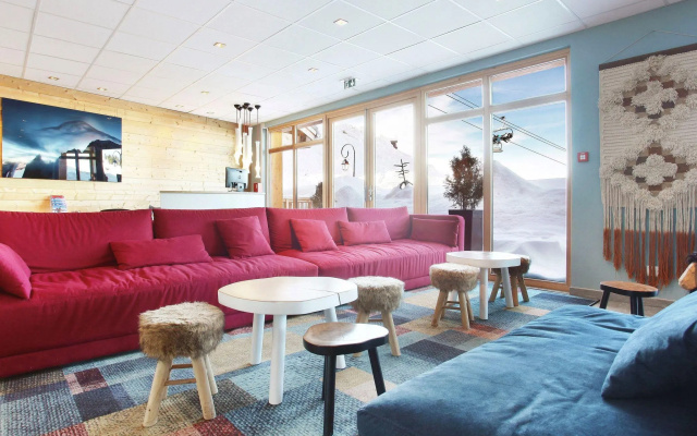 Modern apartment on the slopes in the extensive Paradiski