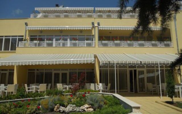 Glicinia Hotel вид на фасад