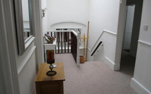 3 Bed Flat - Sleeps 5 - Garden - Parking - Wifi