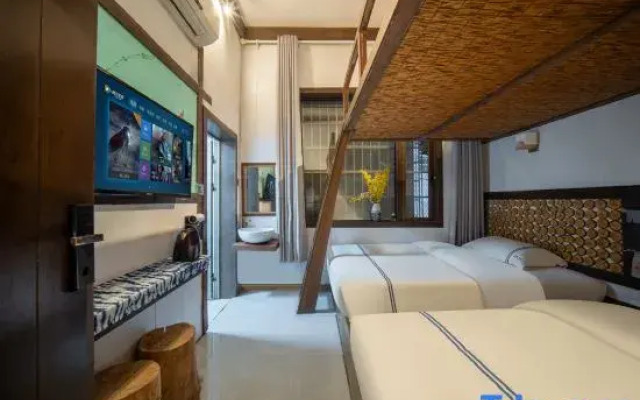 Qingya Courtyard · Sunny Villa · Designer Miaofeng Boutique Stay (Fenghuang Ancient Town)