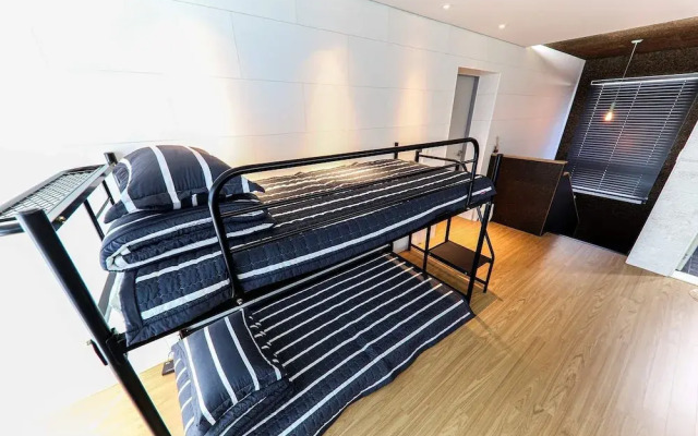 Iho 1820 Cafe & Guesthouse - Hostel