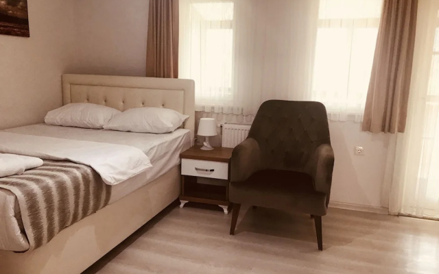 Akyuz Rooming House