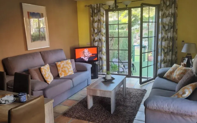 House - Sleeps 6 With Stunning Views