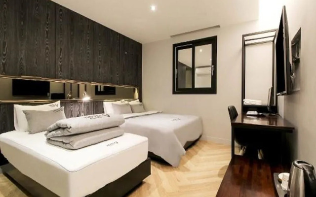 V Hotel