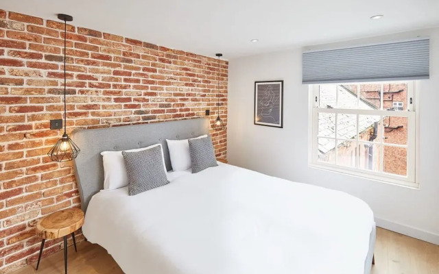 Host Stay Modern Industrial Golden Lion Apartments