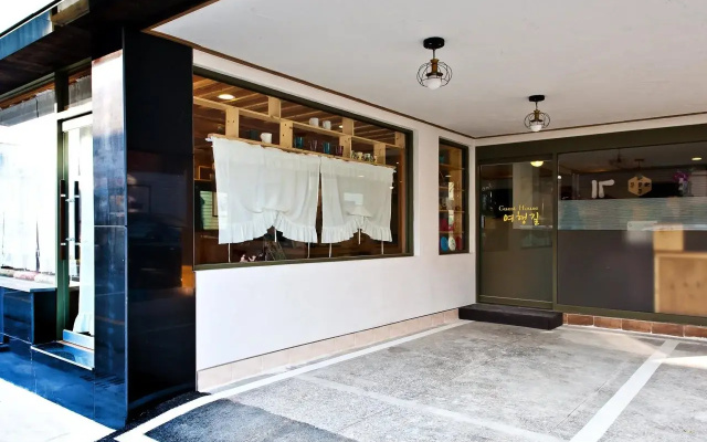 Travel Road Guesthouse