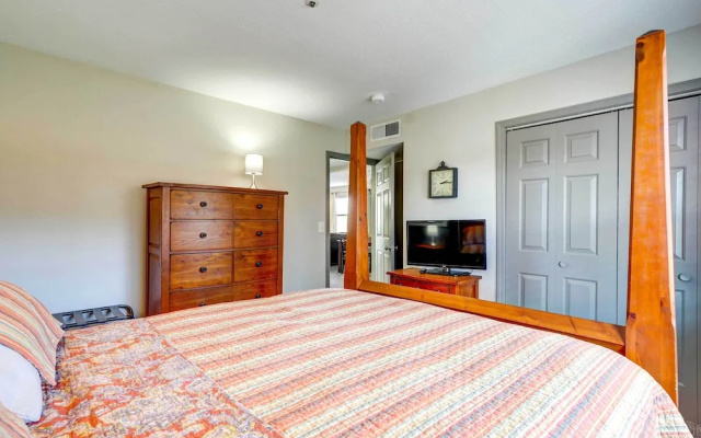 Beautiful Branson Condo w/ Golf + Pool Access!