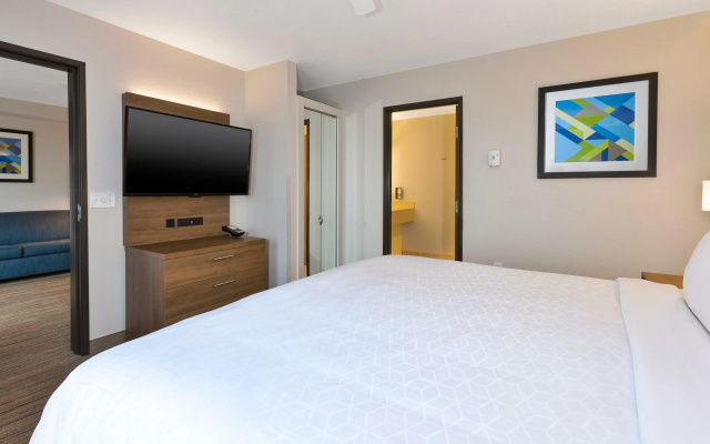 Holiday Inn Express & Suites Petoskey by IHG