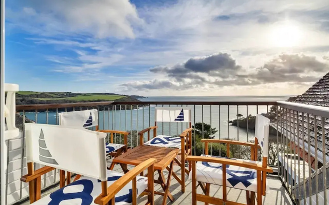 Apartment in Salcombe With Stunning Sea Views