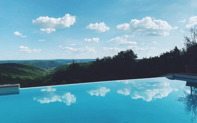 Luxury Secluded Chateau With Pool and hot tub