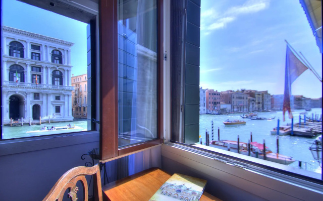 6 WINDOWS! GRAND CANAL PANORAMA VIEW, Aircond Wifi