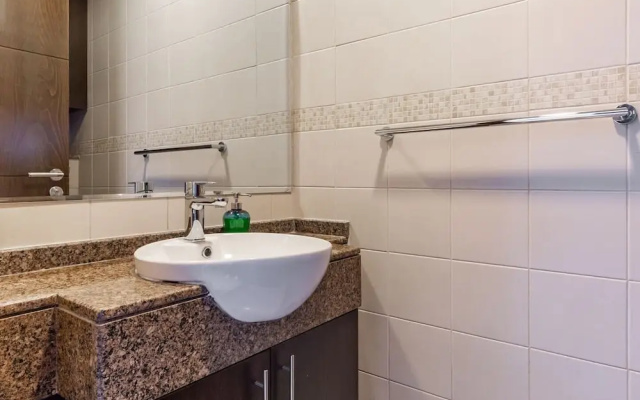Flashy & Vibrant 1BR Apartment in Dubai Marina!
