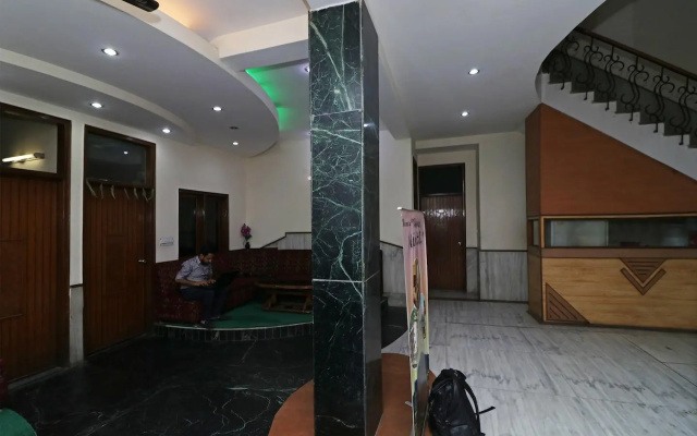 OYO 12419 Hotel Silver Shine