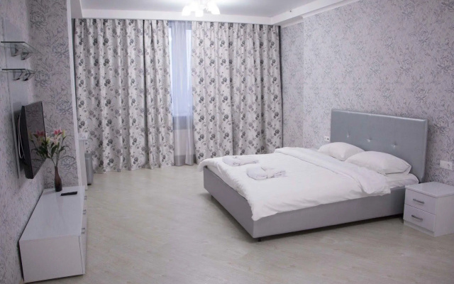 HanoiMoscow Apart