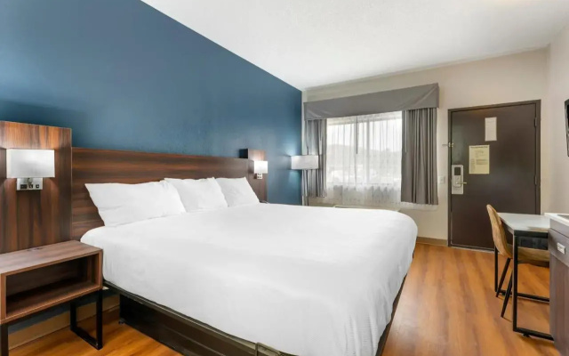 Econo Lodge Lavale