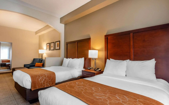 Comfort Suites Downtown