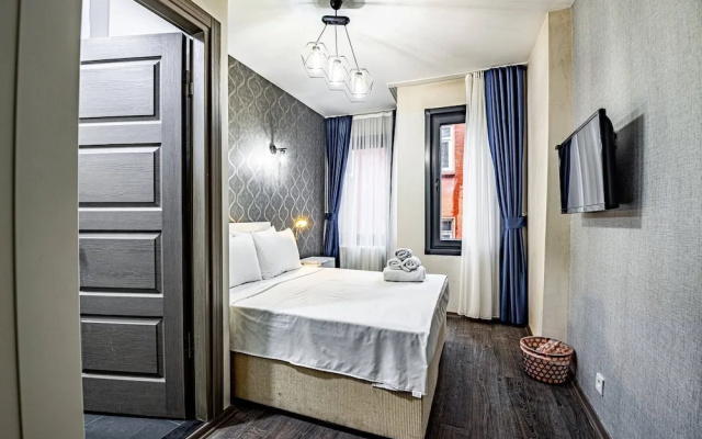 Room in Guest Room - Deluxe Double Room 4
