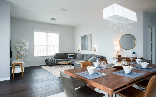 Penthouse Vision. 3 Bedroom Condo by Redawning