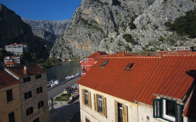 Apartment Božo A1 Omis, Riviera Omis