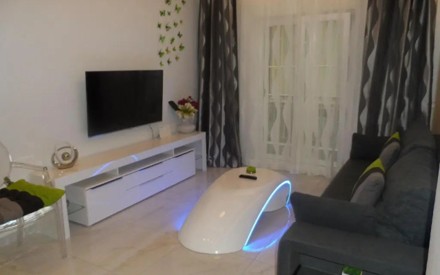 Laura White Tower Apartment