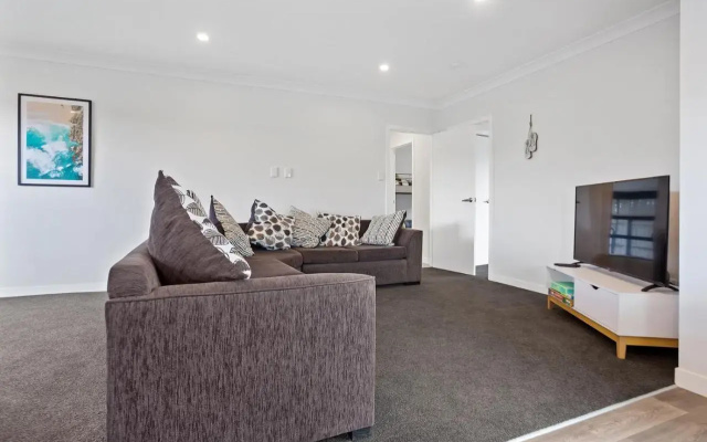 Coastal Breeze - Waihi Holiday Home