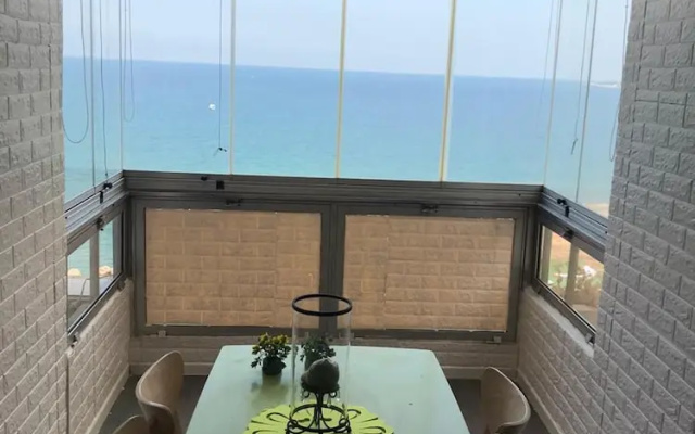 1 Bed Chalet - Sleeps 2 - Pets - Pool - Parking