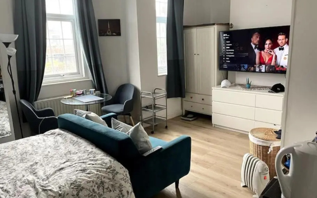 Studio Flat London Finchley Rd NW11