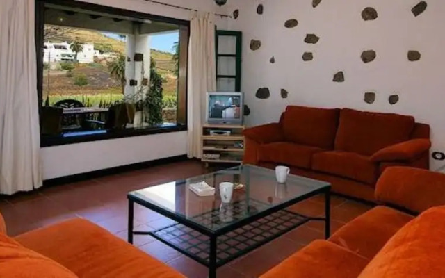 Villa - 2 Bedrooms with Pool and WiFi - 106086