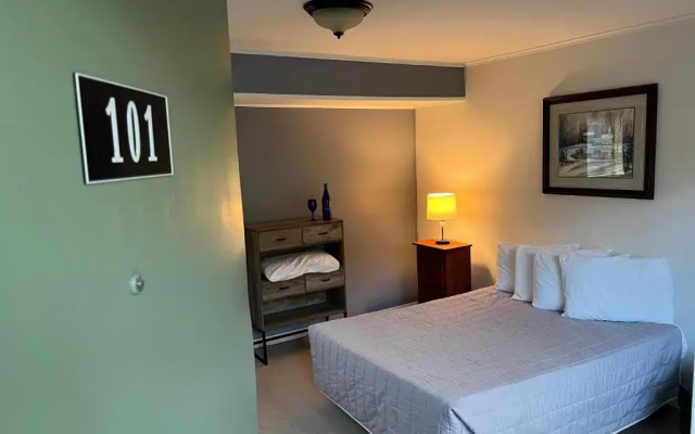 Community Court Motel