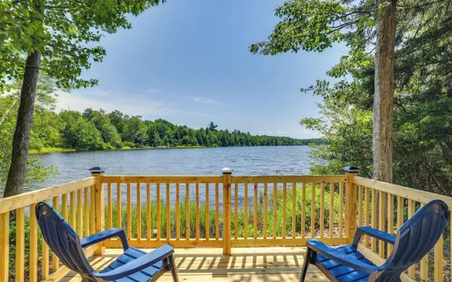 Private Hot Tub: Lakefront Poconos Home!