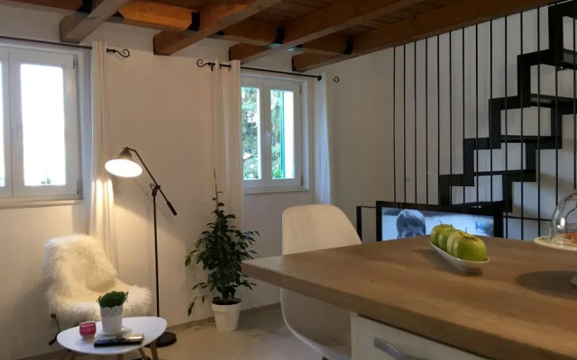 Central Split Rooms and apartment Paese