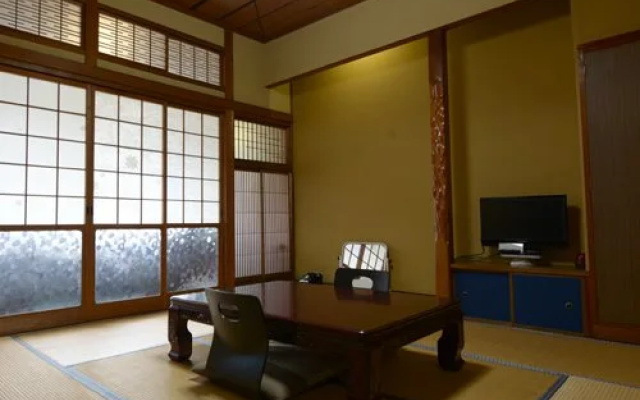 Hinagu Onsen Ryokan Housen