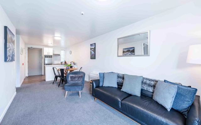 Central Apartment 111