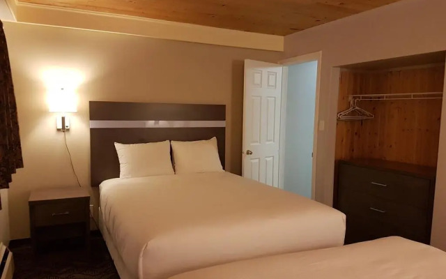 Holiday Motel & RV Resort