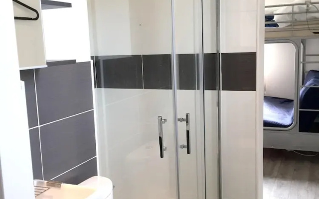 House With 4 Bedrooms in Hourtin, With Enclosed Garden