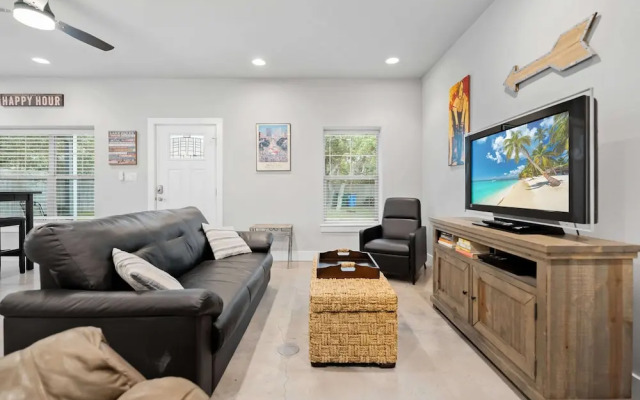 Peaceful Cottage w/ Grill Mins to Lake Travis