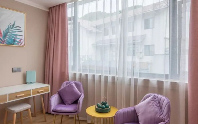 Floral Hotel Falan Small Town