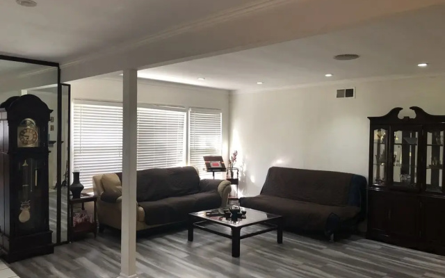 Lovely 2 Bedroom Home with Pool
