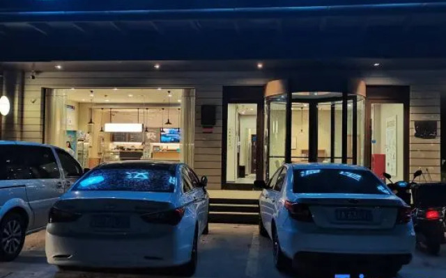 HanTing Hotel (Shenqiu Huatuo Road Railway Station)