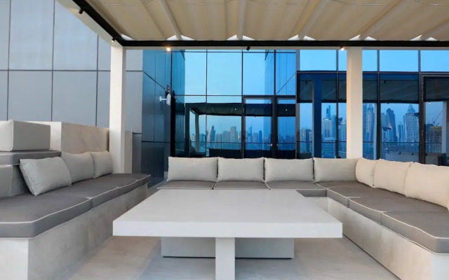 High End 4BR Penthouse With Private Pool and Skyline Views