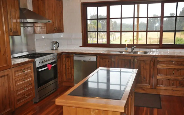 Woolshed Hill Estate