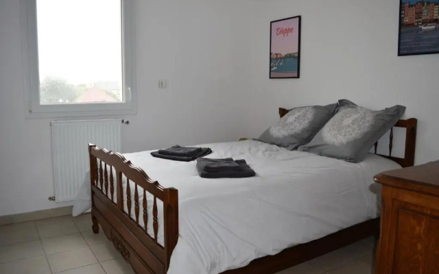 Appartement spacieux avec balcon - à 50m de la plage
