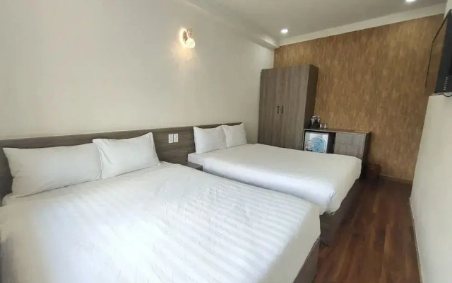 Purple Star Hotel