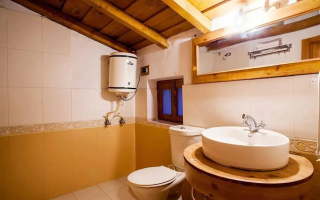 Chevron Eco Lodge