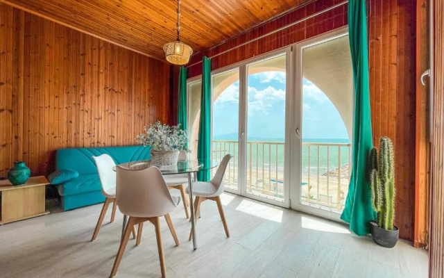 Athena Sea front Apartment, Parking & Pool