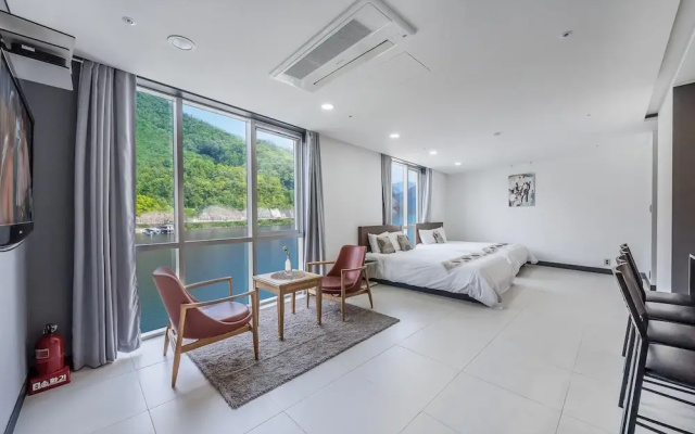 YJ Hotel