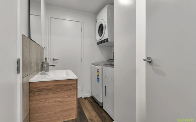 QV Modern Upscale Apartment - 1012